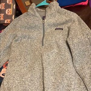 patagonia pull over.